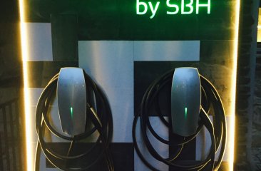 TESLA CHARGING-PARTNER