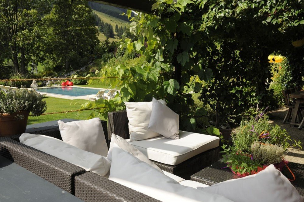 Cozy garden lounge