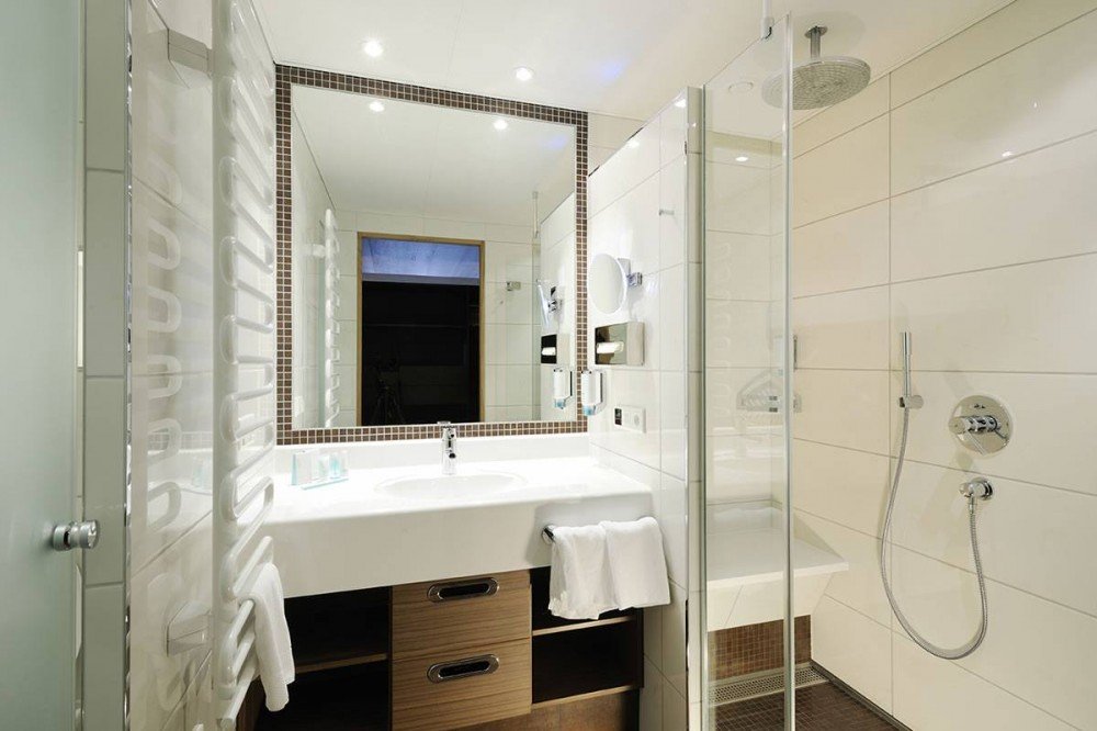 Modernes Badezimmer