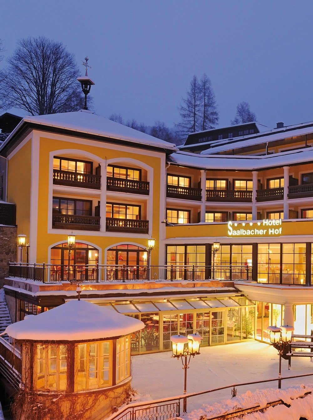 Hotel Saalbacher Hof im Winter width=