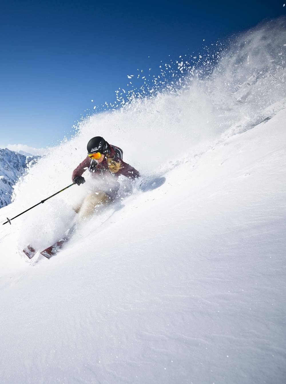 Skiing in perfect powder snow in Saalbach  width=