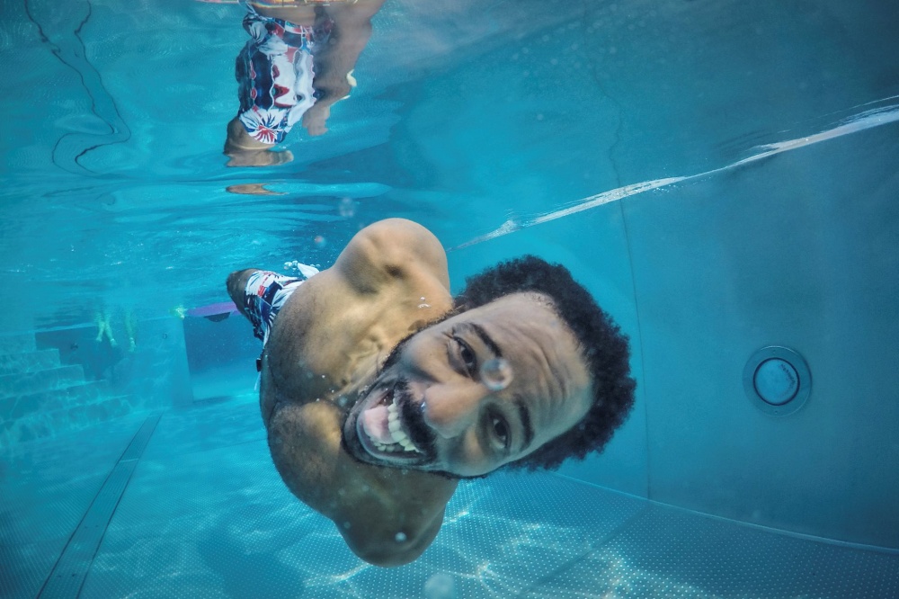 Unterwasser Spaß im Außenpool