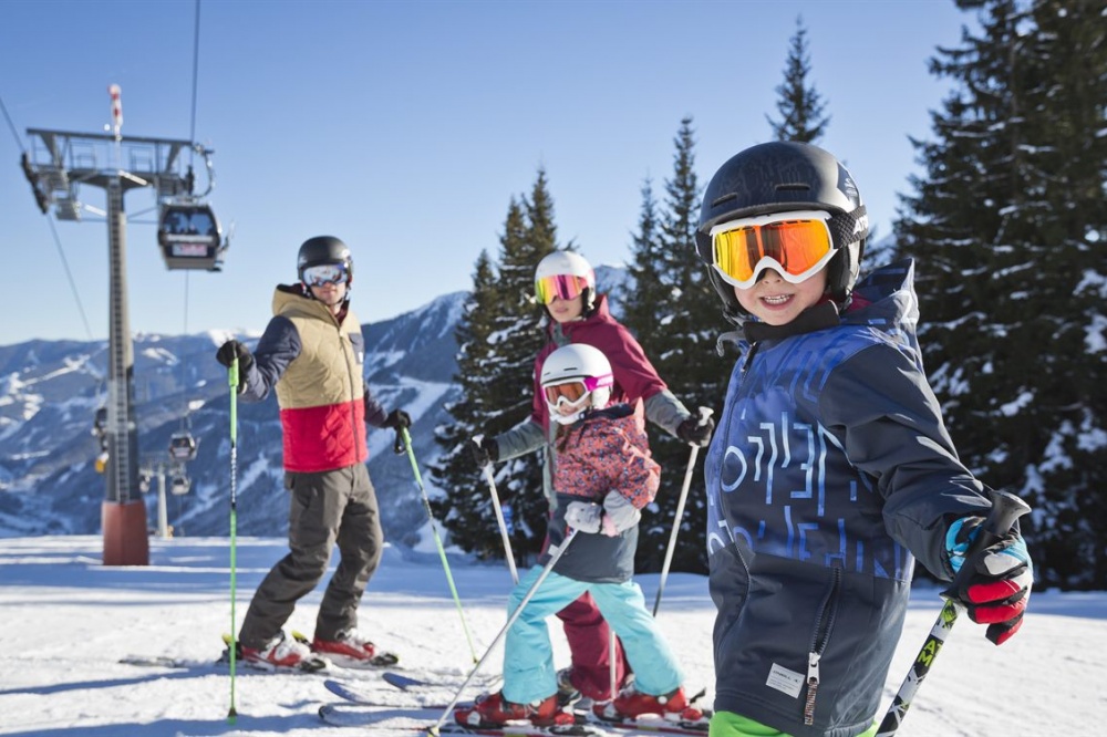 Familienskifahren in Saalbach