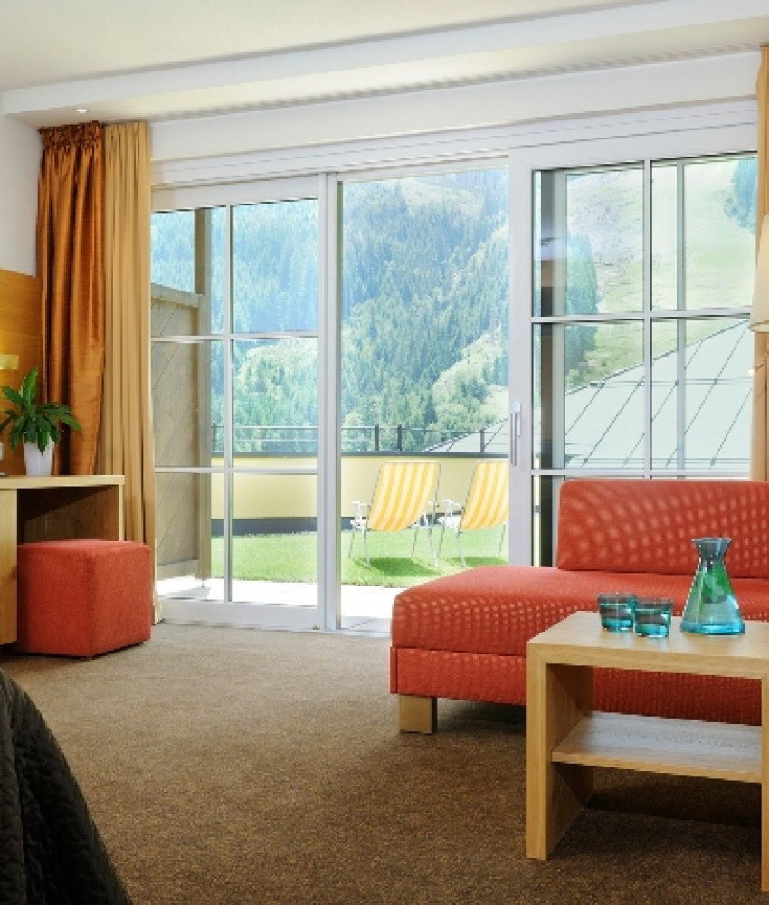 junior-dlx-sommer-web-3 width=
